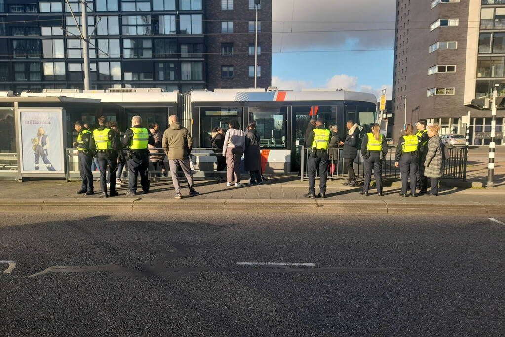 Tramverkeer richting Kuip plat door lastige reiziger en kapotte tram