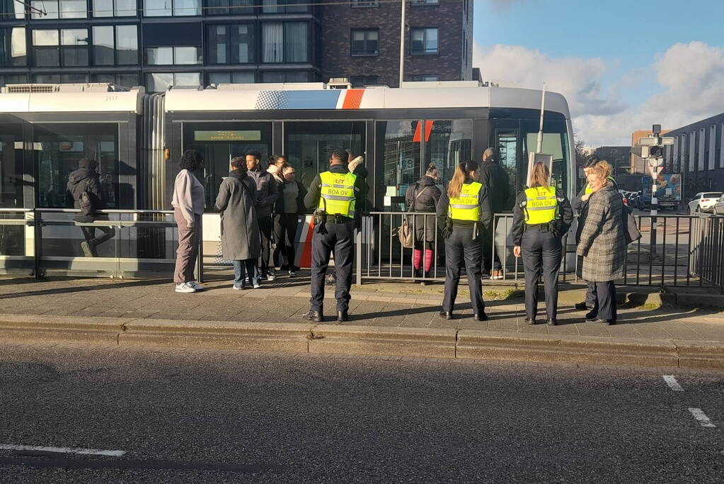 Tramverkeer richting Kuip plat door lastige reiziger en kapotte tram
