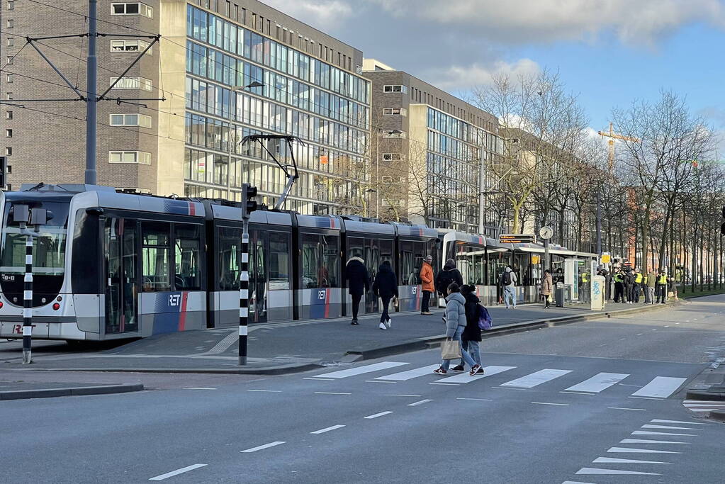 Tramverkeer richting Kuip plat door lastige reiziger en kapotte tram