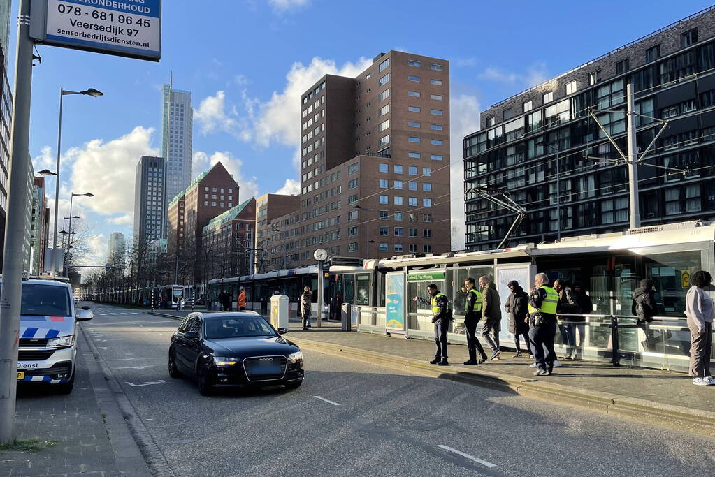 Tramverkeer richting Kuip plat door lastige reiziger en kapotte tram