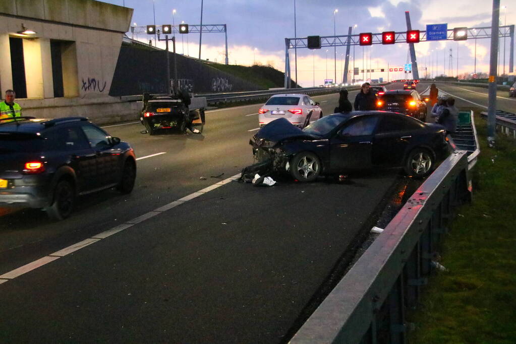 Snelweg afgesloten na zwaar ongeval