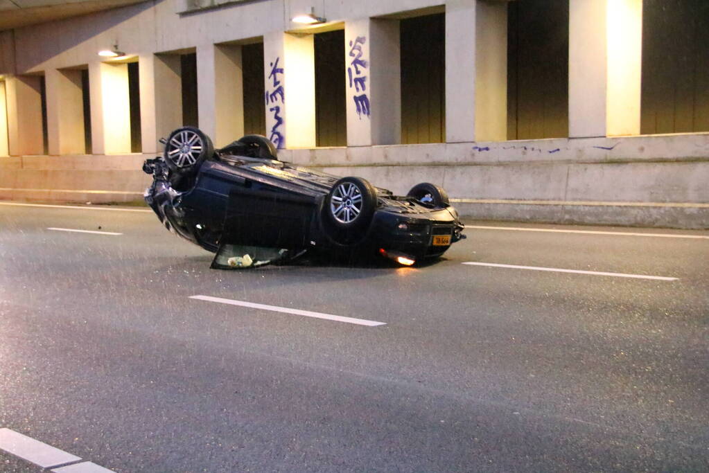 Snelweg afgesloten na zwaar ongeval