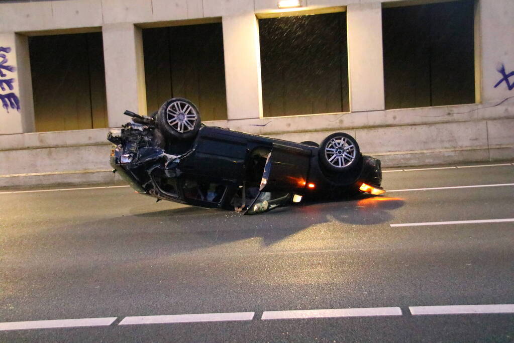 Snelweg afgesloten na zwaar ongeval