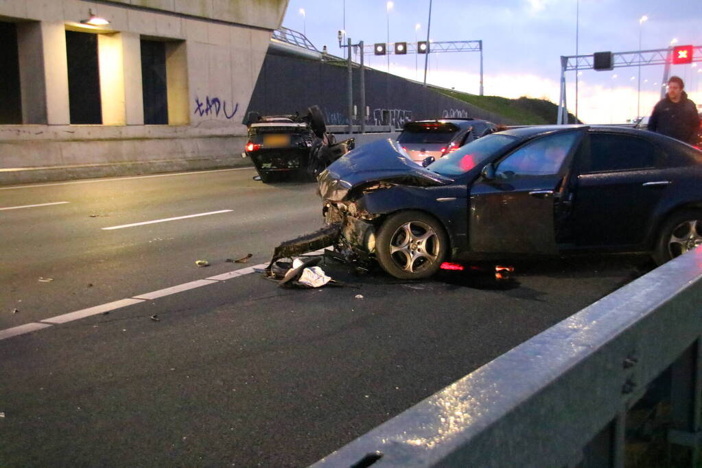 Snelweg afgesloten na zwaar ongeval