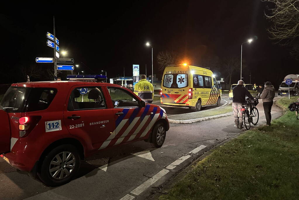 Jongedame op fiets geschept door automobilist
