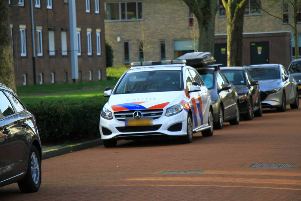 Politie doet inval in woning