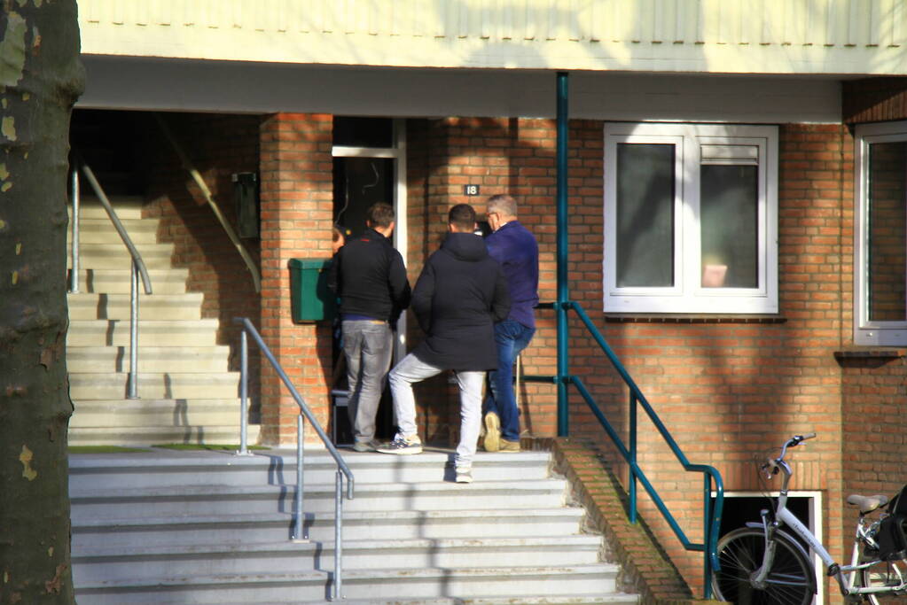 Politie doet inval in woning