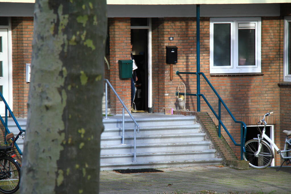 Politie doet inval in woning