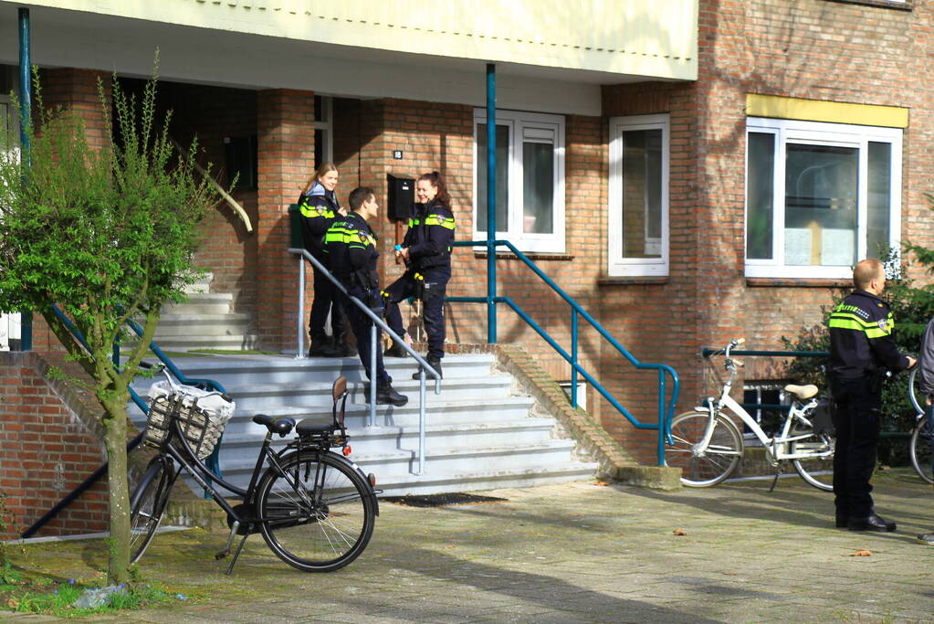 Politie doet inval in woning