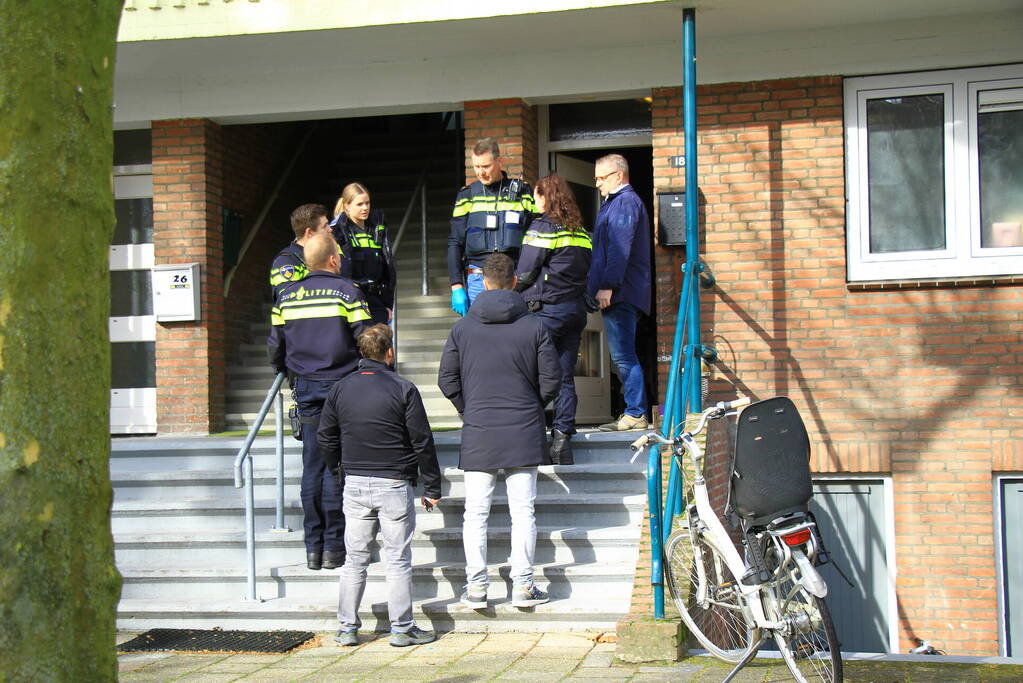 Politie doet inval in woning