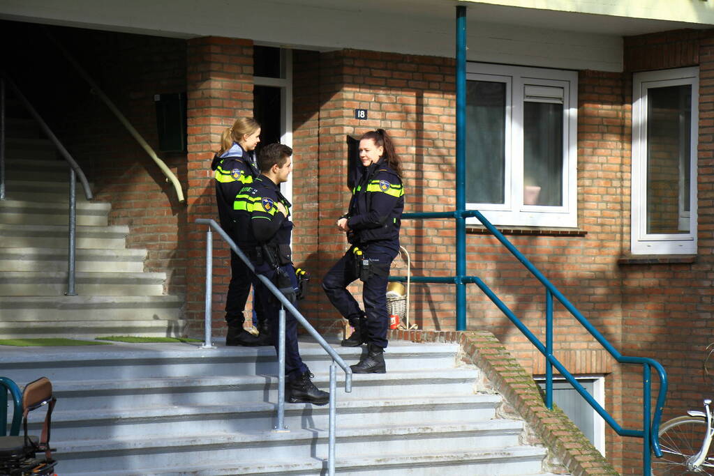 Politie doet inval in woning