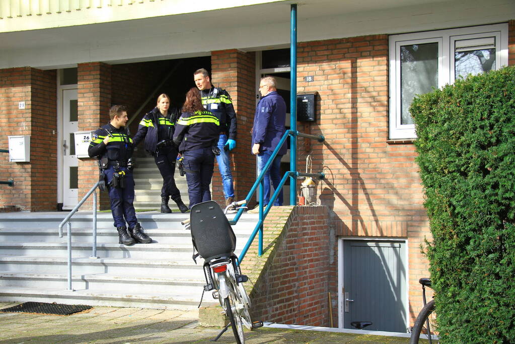 Politie doet inval in woning