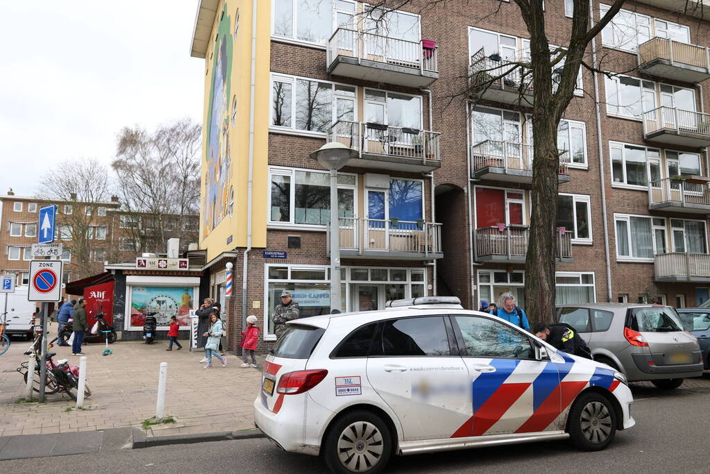 Medewerker kapperszaak gewond bij overval
