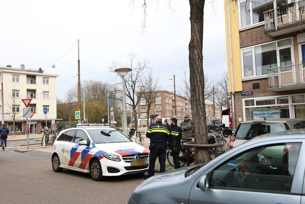 Medewerker kapperszaak gewond bij overval