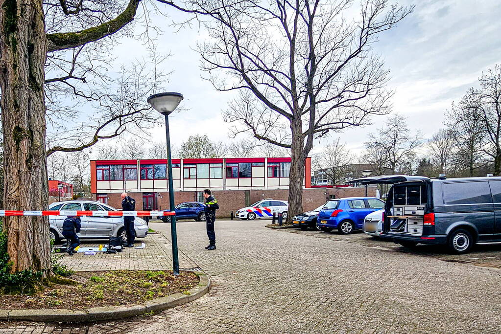 Forensische Opsporing onderzoekt wapen na aanhoudingen