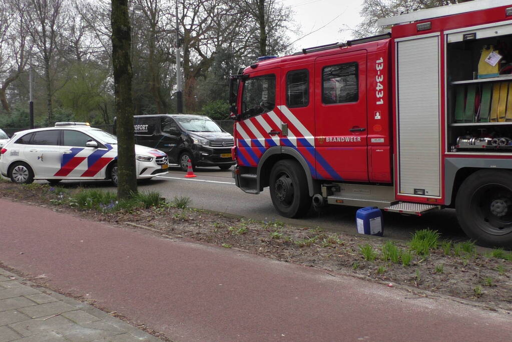 Kop-staart botsing tussen taxibus en personenwagen