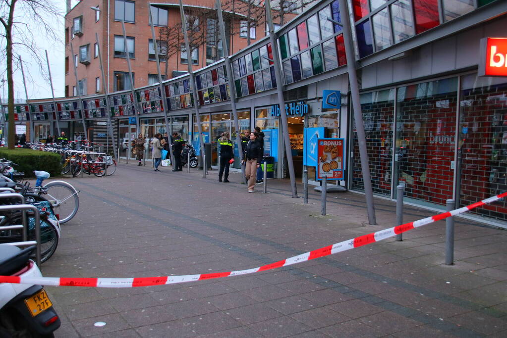 Persoon gewond na steekpartij in supermarkt