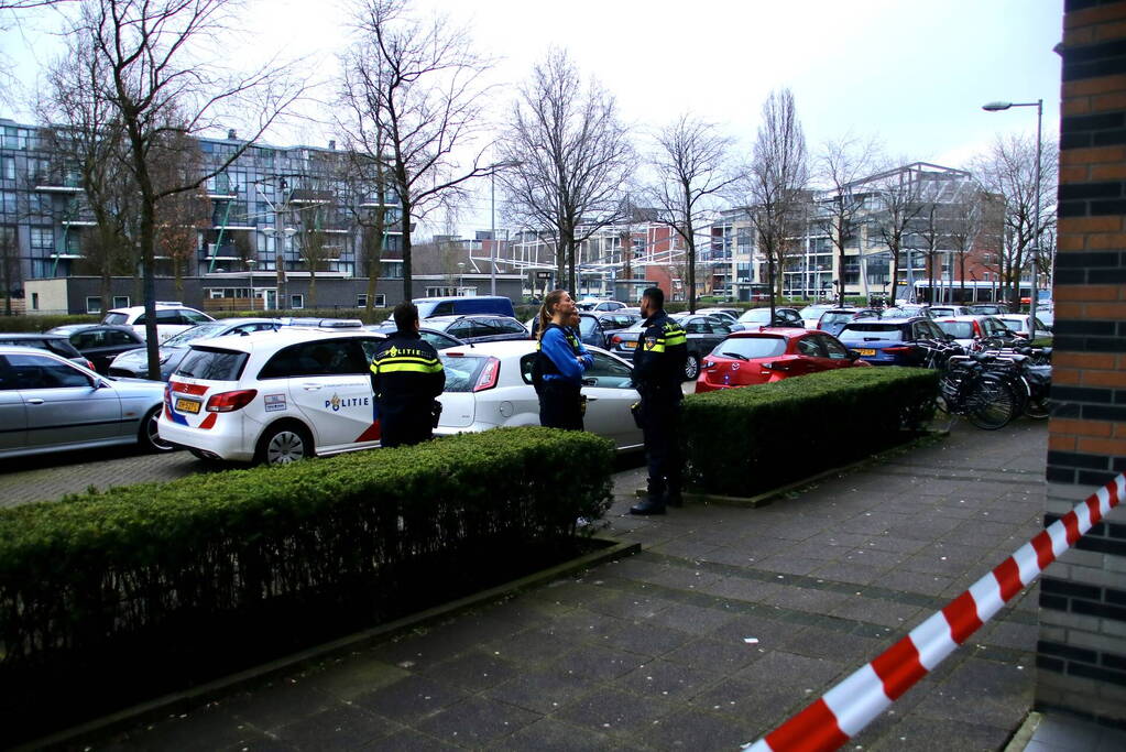 Persoon gewond na steekpartij in supermarkt