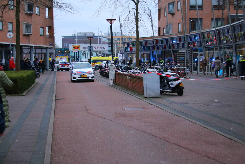 Persoon gewond na steekpartij in supermarkt