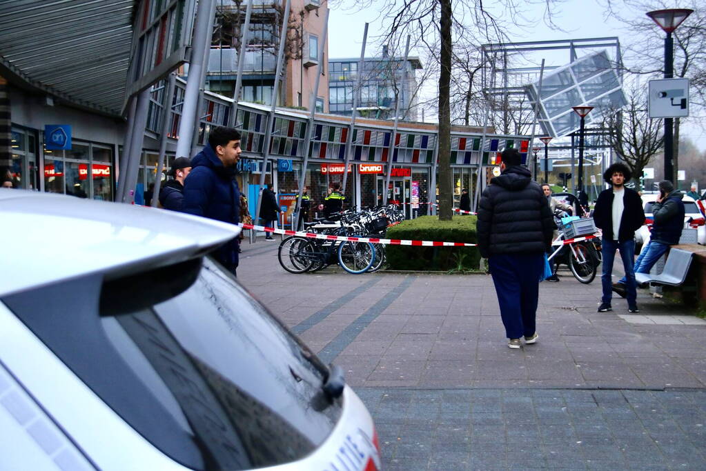 Persoon gewond na steekpartij in supermarkt