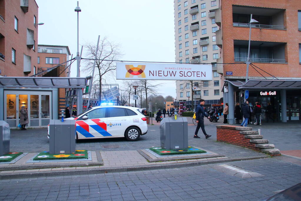 Persoon gewond na steekpartij in supermarkt