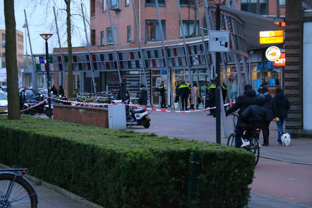 Persoon gewond na steekpartij in supermarkt