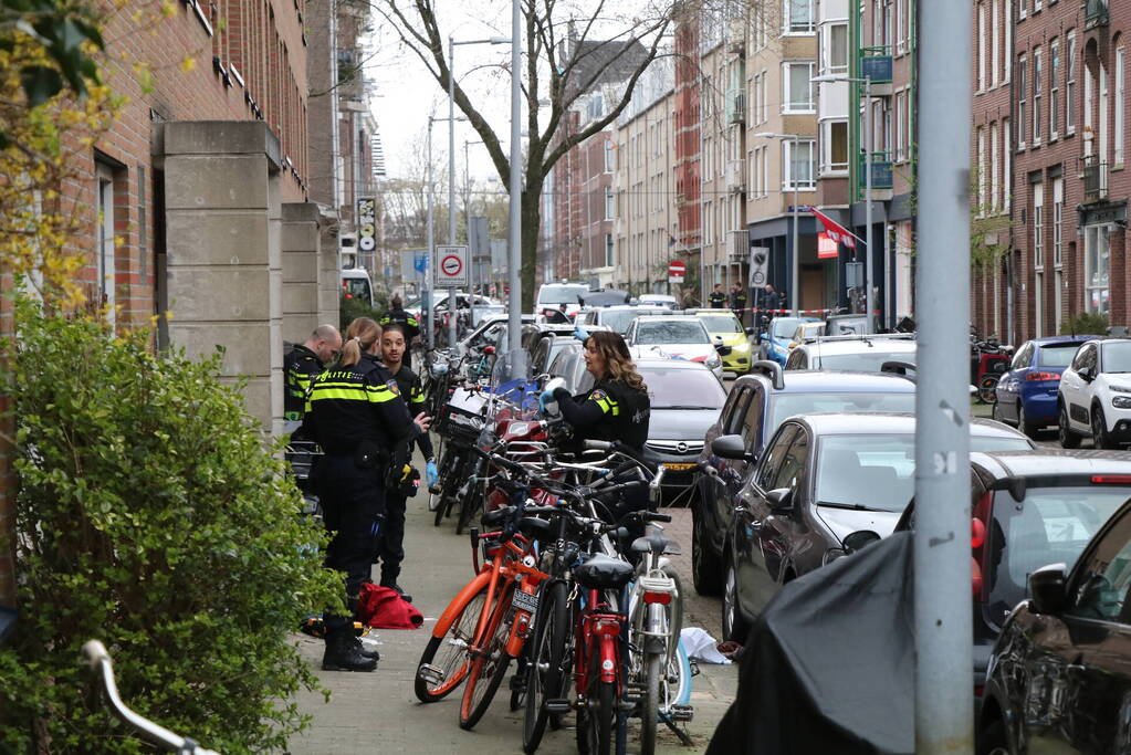 Vrouw in trapportiek doodgeschoten