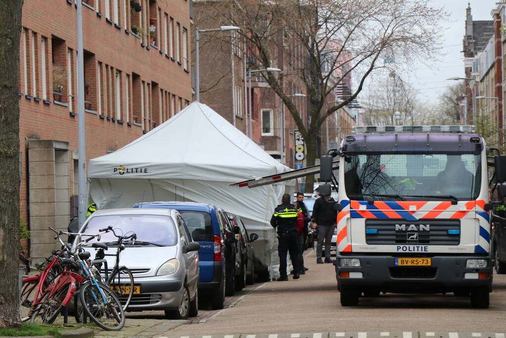 Vrouw in trapportiek doodgeschoten