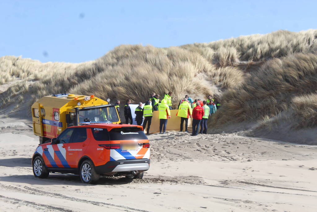 Traumahelikopter landt op het strand
