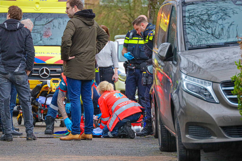 Man gewond door vallende glasplaten
