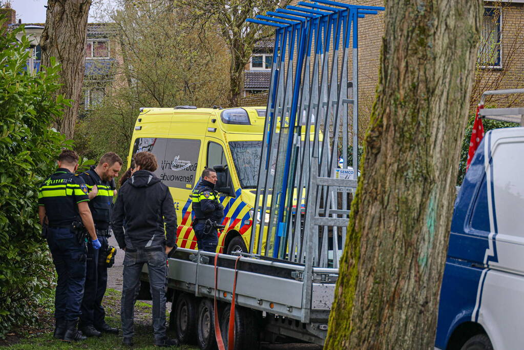 Man gewond door vallende glasplaten