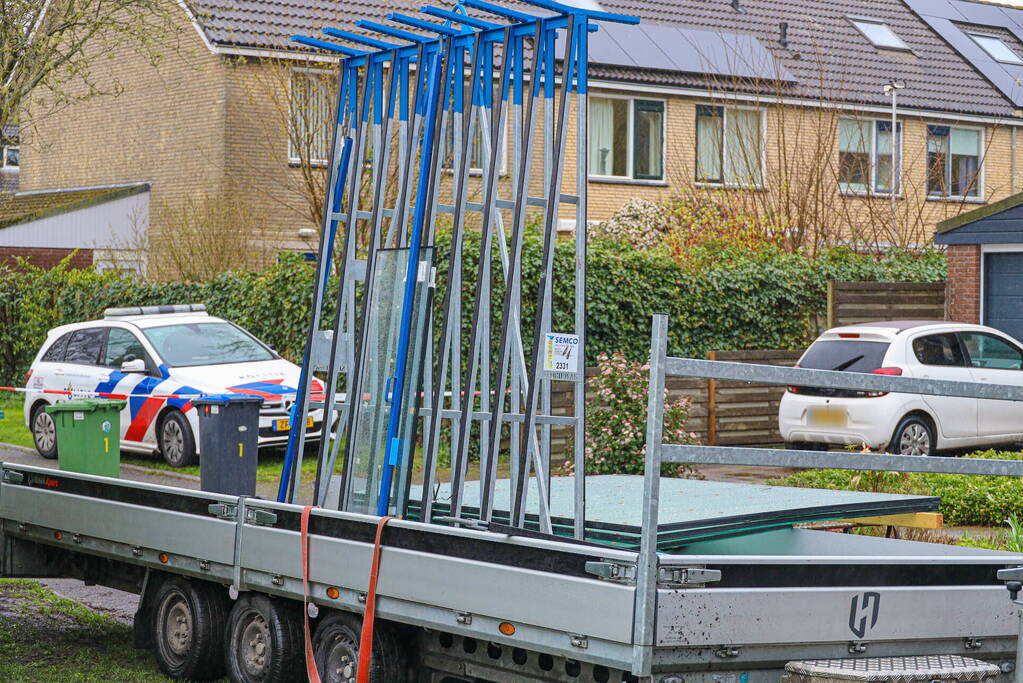 Man gewond door vallende glasplaten