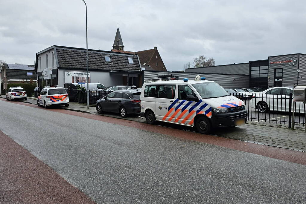 Vuurwapen aangetroffen bij controle autobedrijf