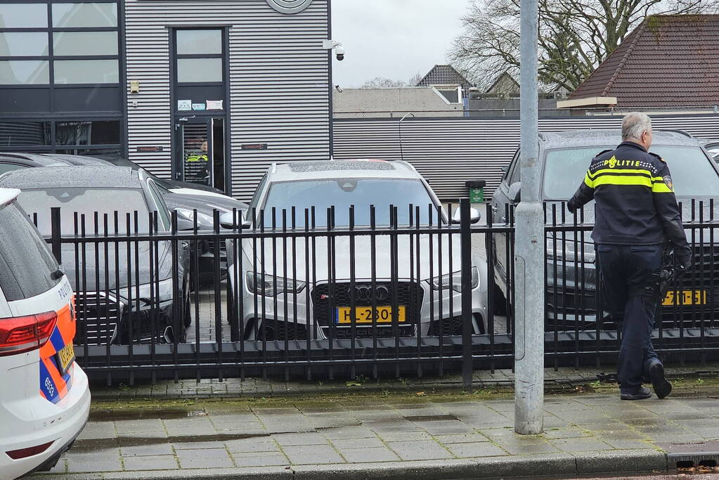 Vuurwapen aangetroffen bij controle autobedrijf