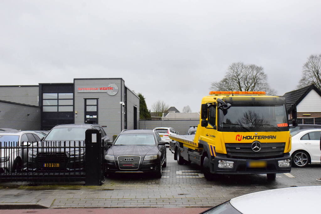 Vuurwapen aangetroffen bij controle autobedrijf