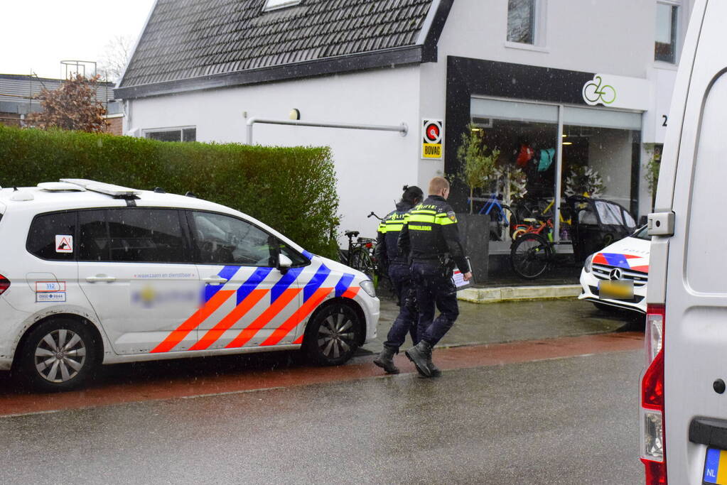 Vuurwapen aangetroffen bij controle autobedrijf