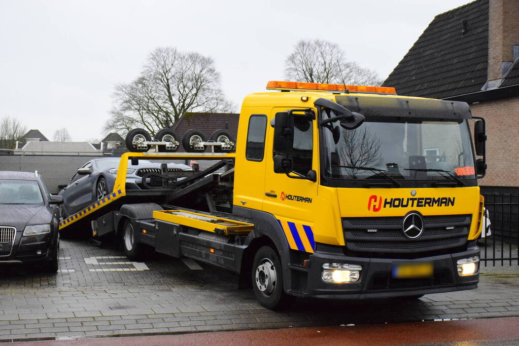 Vuurwapen aangetroffen bij controle autobedrijf