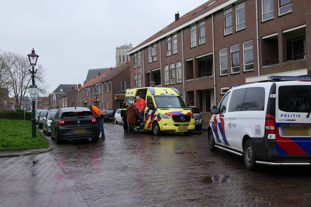 Persoon aangereden door auto, slachtoffer gewond