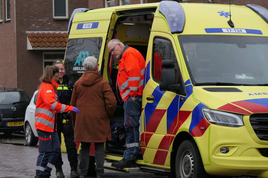 Persoon aangereden door auto, slachtoffer gewond