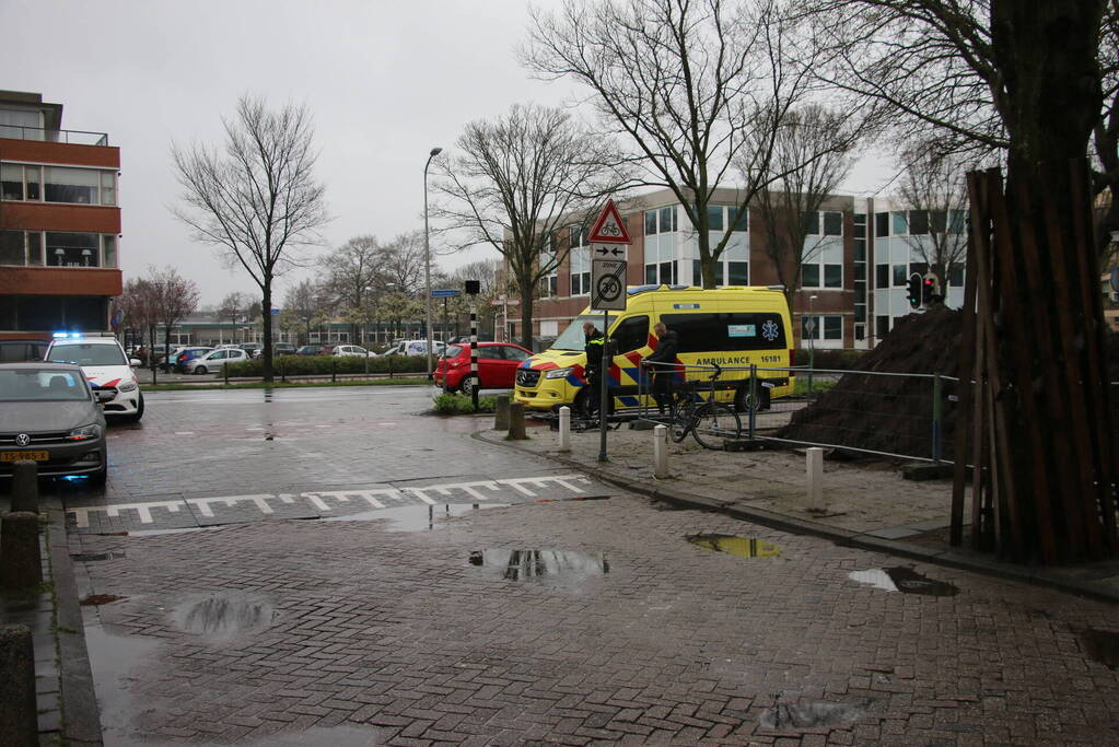 Fietsster geschept door automobilist