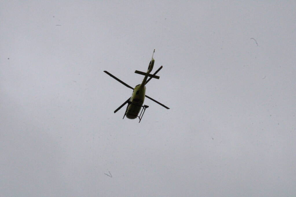 Traumahelikopter landt in weiland