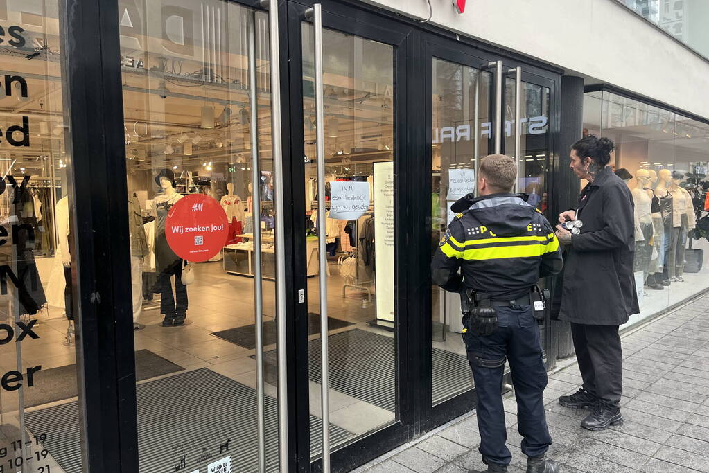 Winkels ontruimd wegens grote waterlekkage