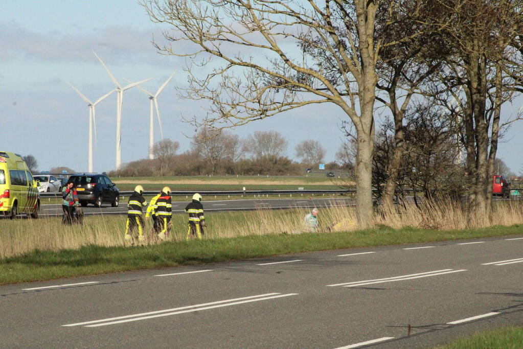 Automobilist raakt van de weg belandt in sloot