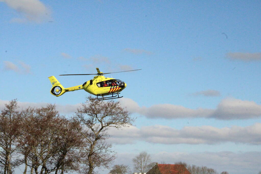 Automobilist raakt van de weg belandt in sloot
