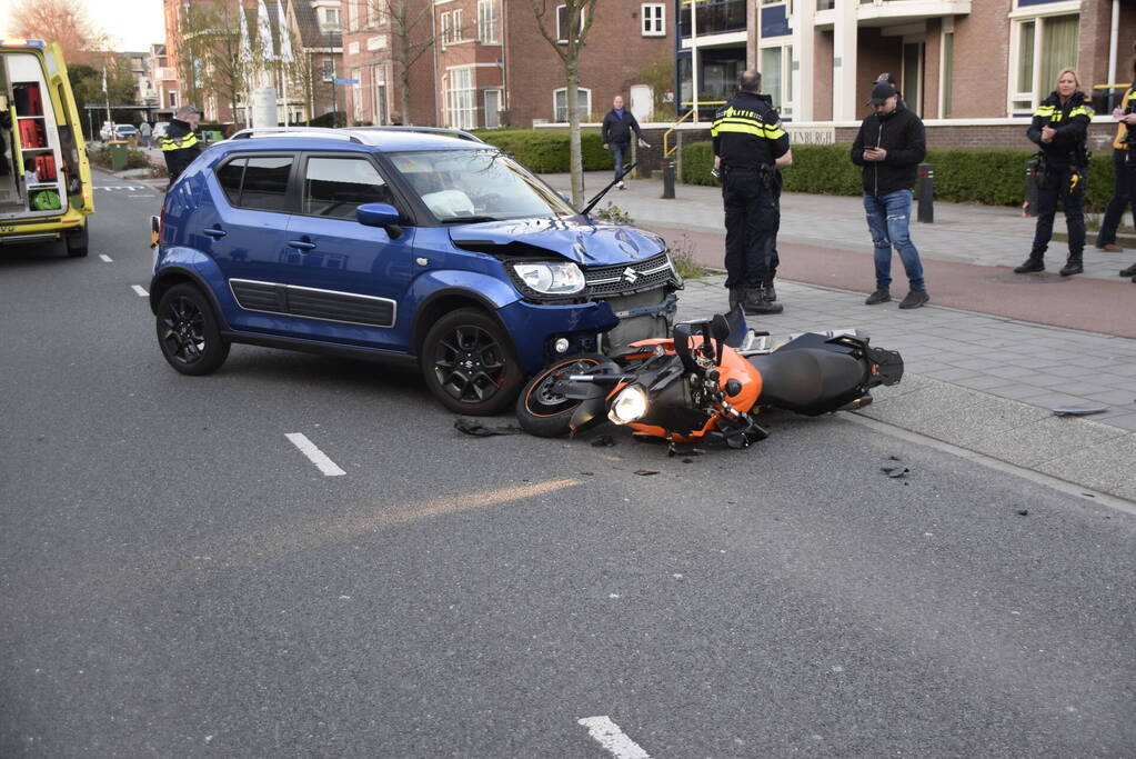 Motorrijder gewond na harde botsing met automobilist