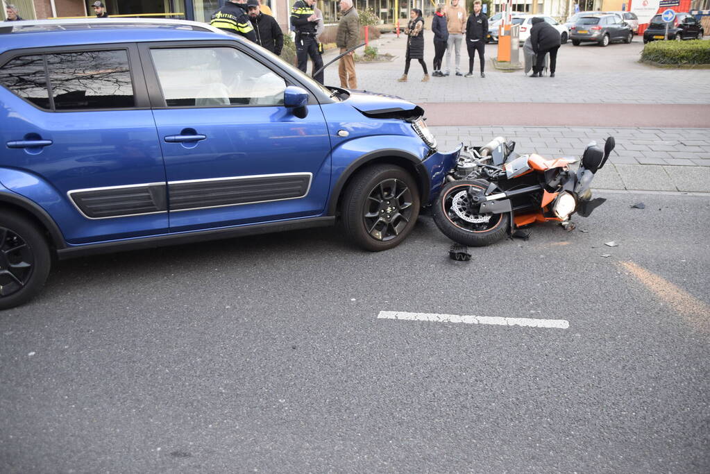 Motorrijder gewond na harde botsing met automobilist