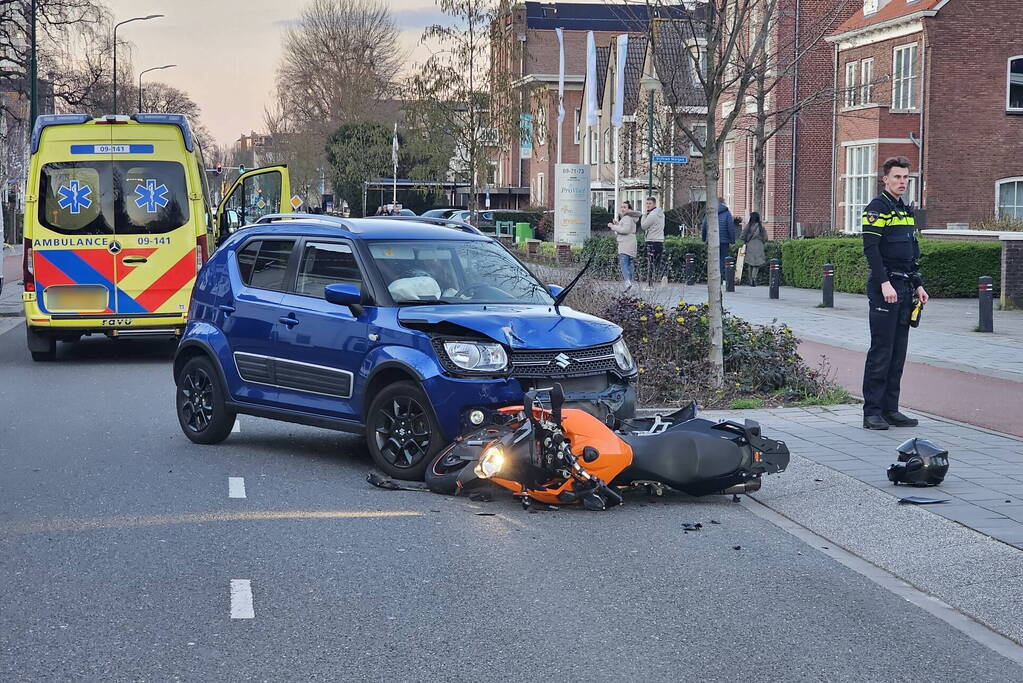 Motorrijder gewond na harde botsing met automobilist