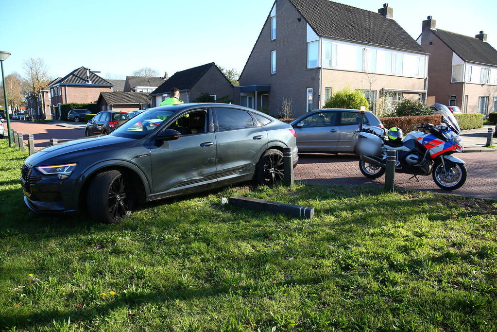 Veel schade bij ongeval tussen personenauto's