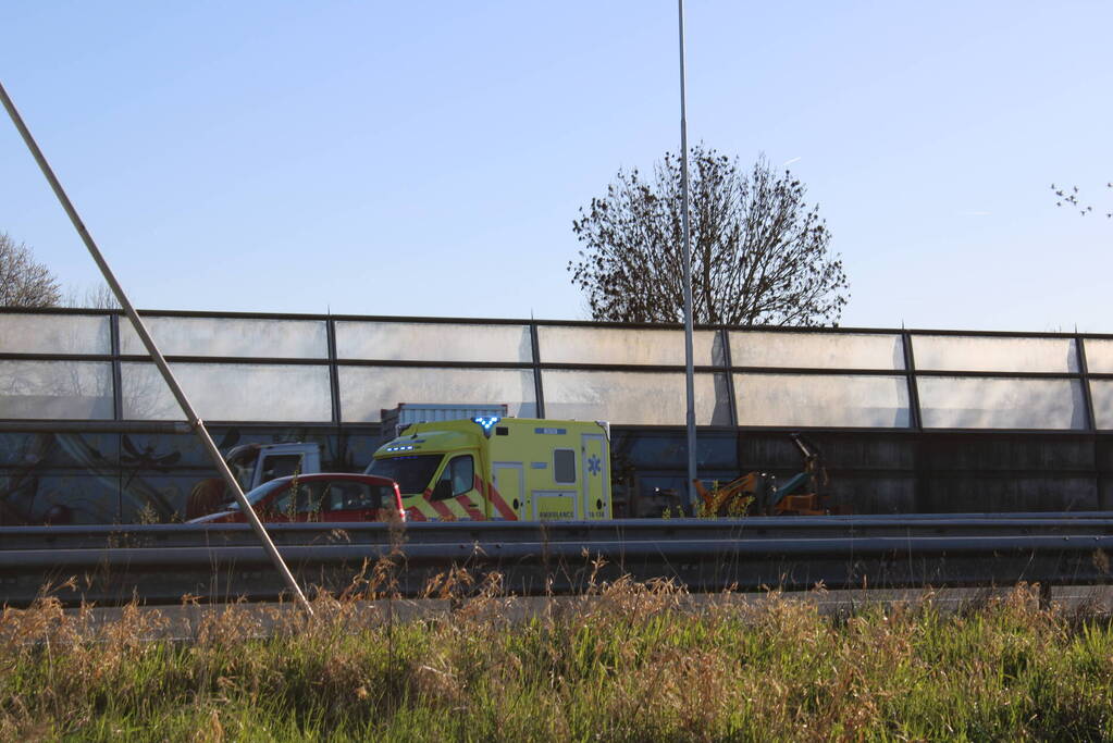 Twee personenauto's afgesleept na ongeval