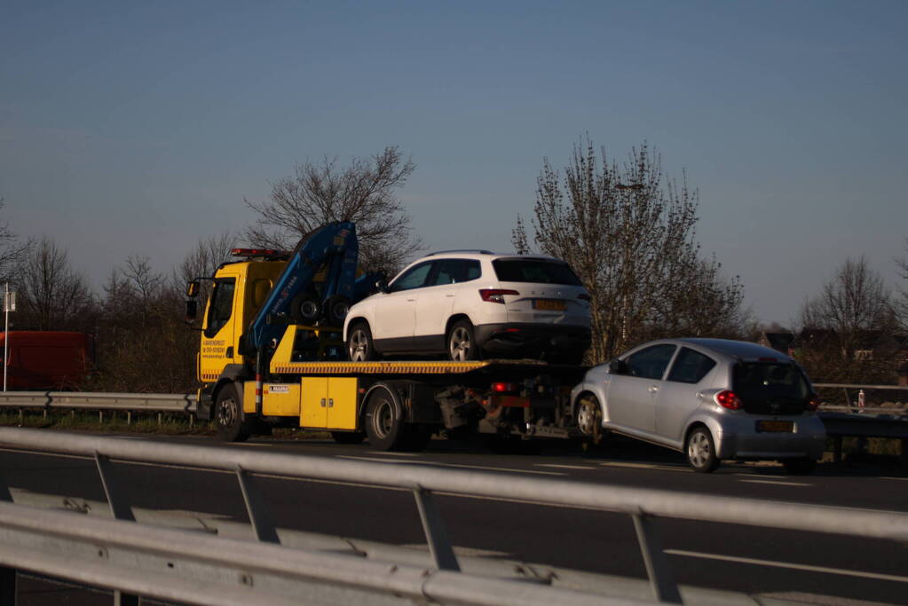 Twee personenauto's afgesleept na ongeval
